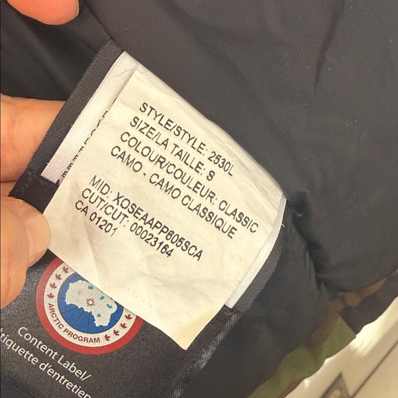 Canada Goose Camouflage Goose Down Jacket with Coyote Fur Trim Size small - Picture 8 of 9